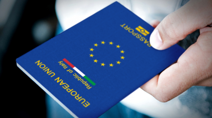 390 mije shqiptare me pasaporte te vendeve te BE ne 15 vjet: Rekord ne Ballkan